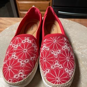 NWOT Clarks Collection Embroidered Canvas Slip-Ons - Elaina Harbor Size 9 W